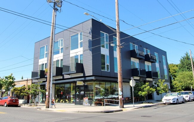 Building Photo - 1280 SE Nehalem St