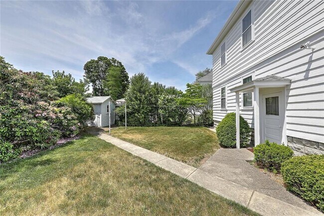 Building Photo - 181 Saratoga Ave