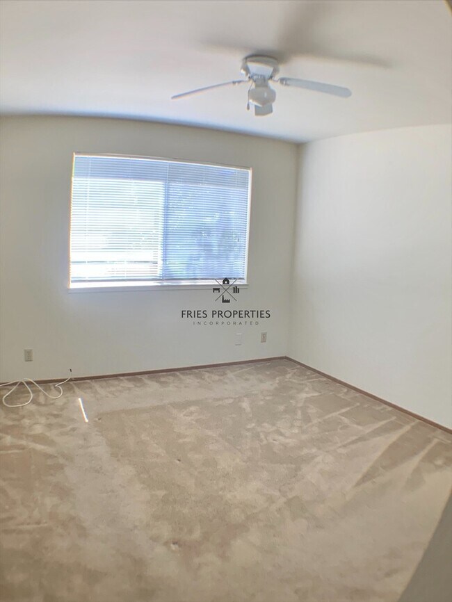 Building Photo - 15941 Maubert Ave