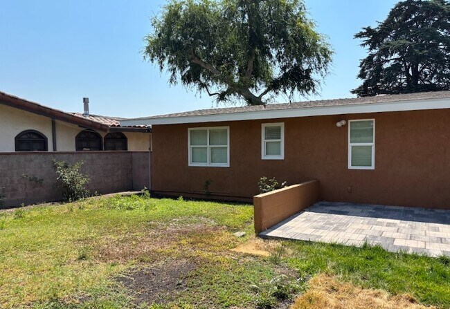 Foto del edificio - 8402 Alburtis Ave