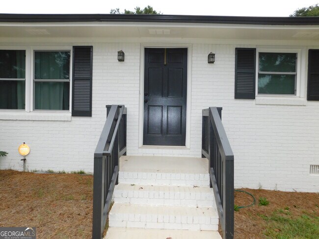 Foto del edificio - 1229 Fairview Dr