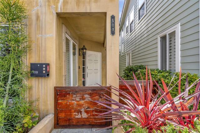 Building Photo - 509 W Balboa Blvd