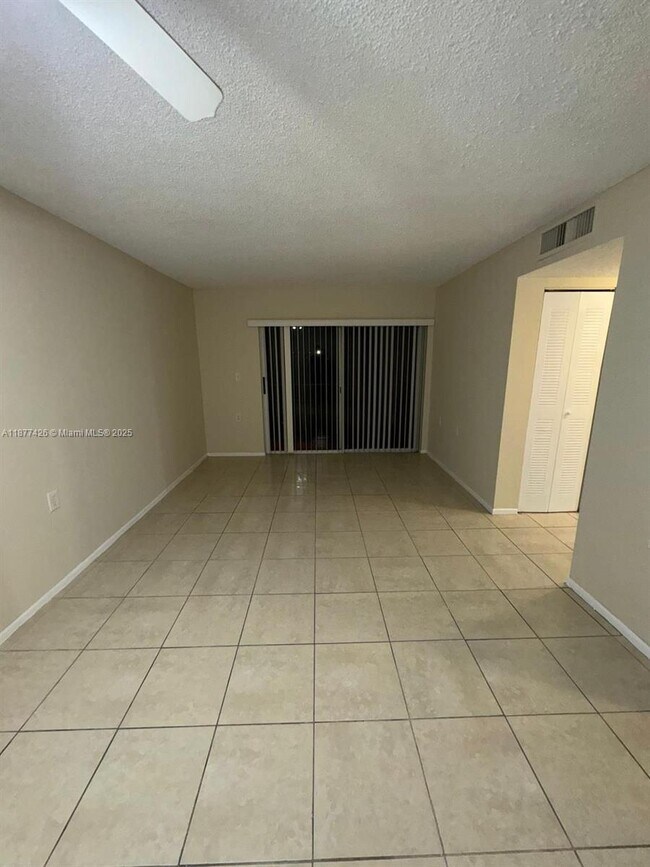 Foto del edificio - 1080 Benoist Farms Rd