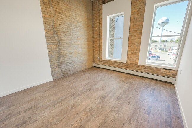 Dormitorio - Mucha luz - 225 N Sibley Ave