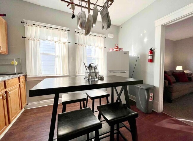 Foto del edificio - 10702 Lamontier Ave