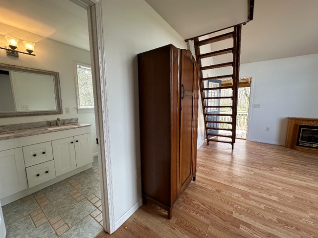 Building Photo - 422 Laurel Ridge Rd