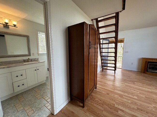 Foto del edificio - 422 Laurel Ridge Rd