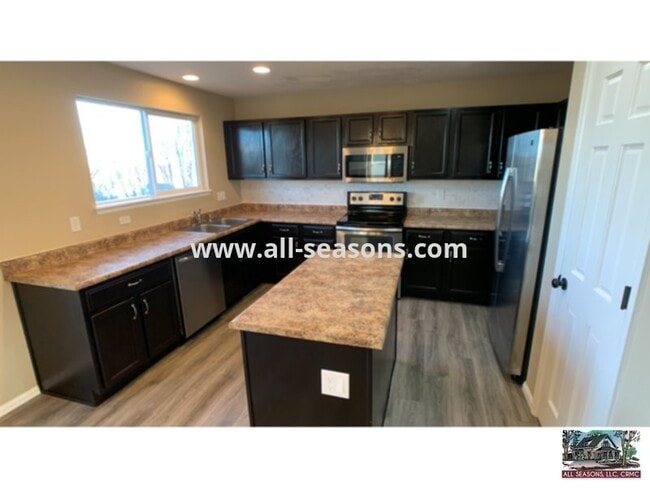 Building Photo - 8275 Cedar Chase Dr