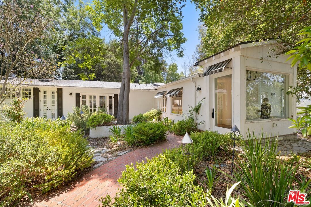 Foto principal - 9609 Oak Pass Rd