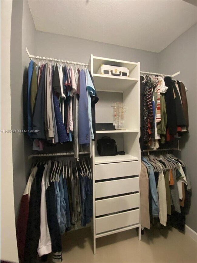 Foto del edificio - 4400 SW 160th Ave