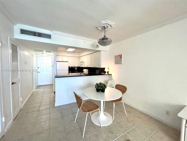 Building Photo - 2501 S Ocean Dr