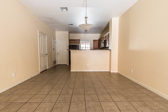 Foto del edificio - Spacious 3 bedroom, 2.5 Bath Condo in East El Paso!!