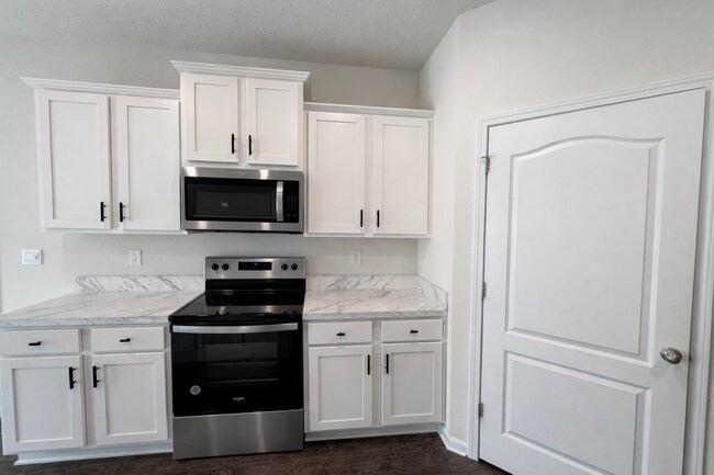 Foto del edificio - 5 Bedroom Home with Flex Room & First-Floor Guest Suite