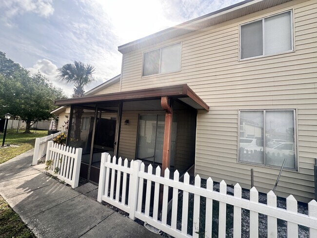 Building Photo - 1013 Spring Meadow Dr