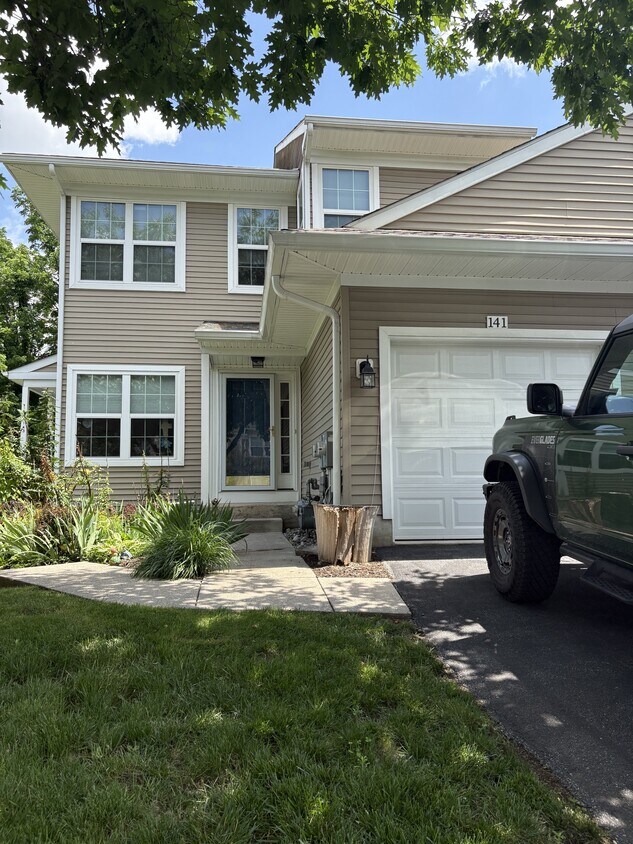 Foto principal - 141 Stewarts Ct