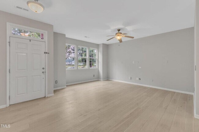 Foto del edificio - Beautiful 2-Story Townhome in Renaissance Park – Minutes from Downtown Raleigh!