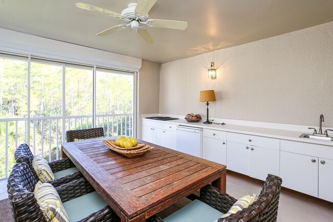 Building Photo - ** 3/2 VERY NICE TOWNHOUSE AVAILABLE FOR S...