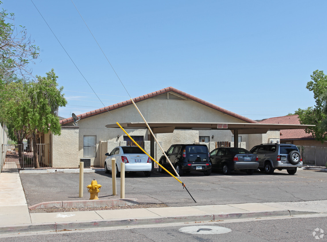 Primary Photo - Cambridge Apartments