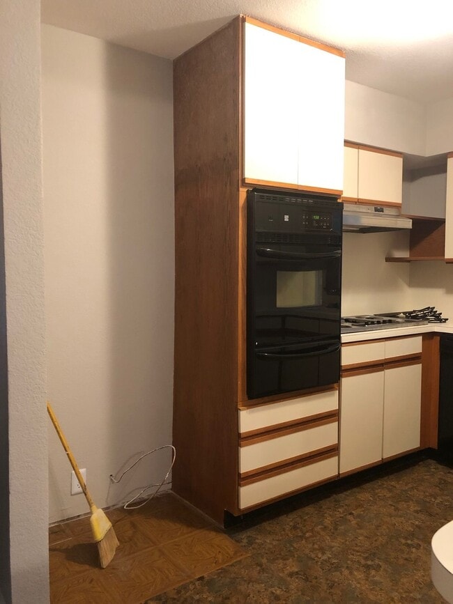Foto del edificio - 4 Bedroom / 2.5 Baths / 2 Car Garage with ...