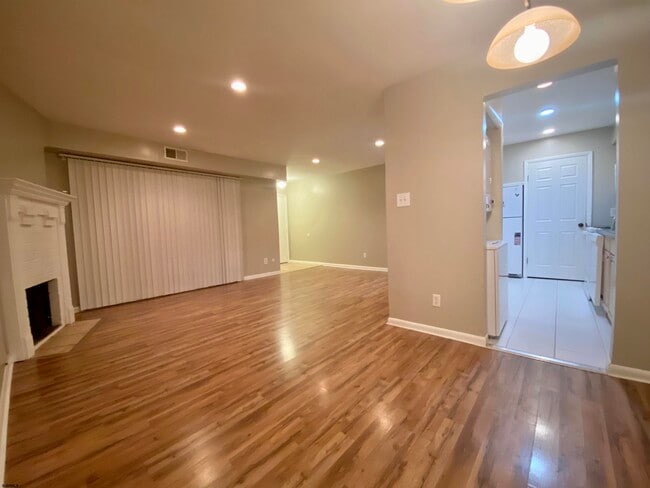 Building Photo - 104 Vail Ct