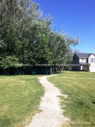 Building Photo - Gated Community Townhome - HOA included!