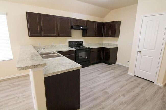 Building Photo - Somerset Trails - 9407 Dogwood Hill, San A...