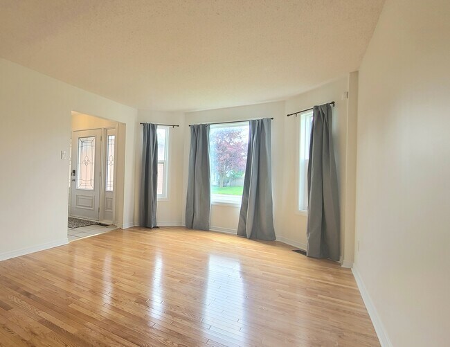 Building Photo - 583 Merkley Dr