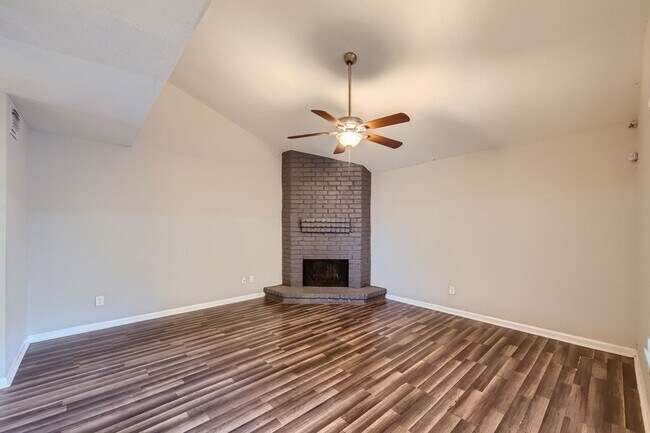 Building Photo - 12413 Centre Ct