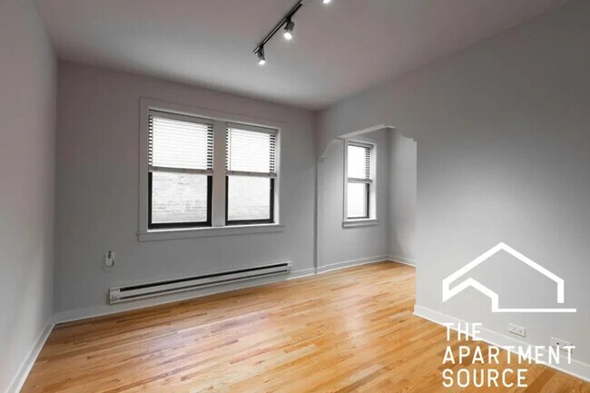 Foto del edificio - 2420 N Kedzie Blvd