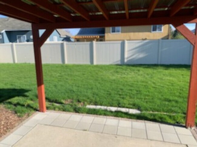 Building Photo - Beautiful home in Coeur D Alene place