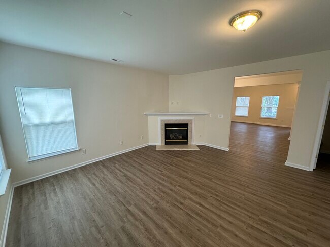 Building Photo - 1420 Ladora Dr