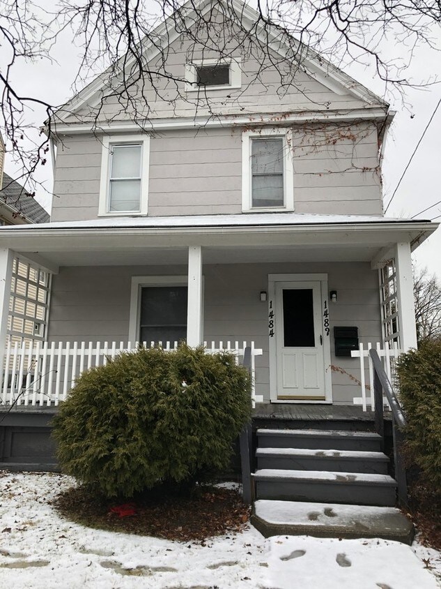 Primary Photo - Classic Lakewood duplex!