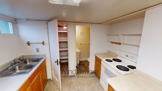 Building Photo - 4th205