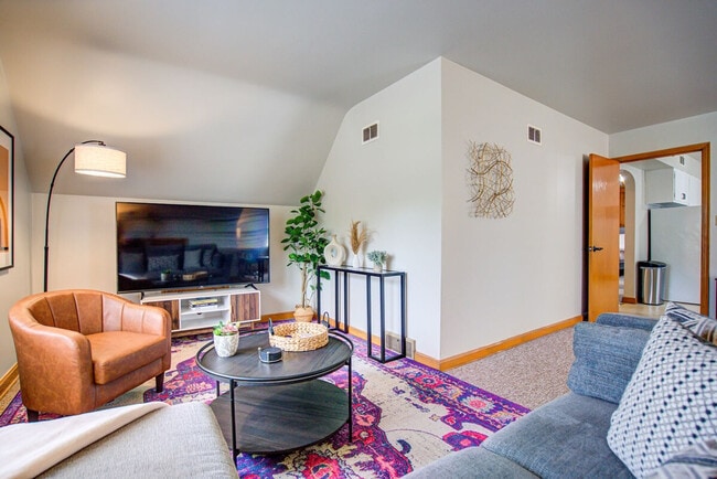 Foto del edificio - 3120 S 30th St