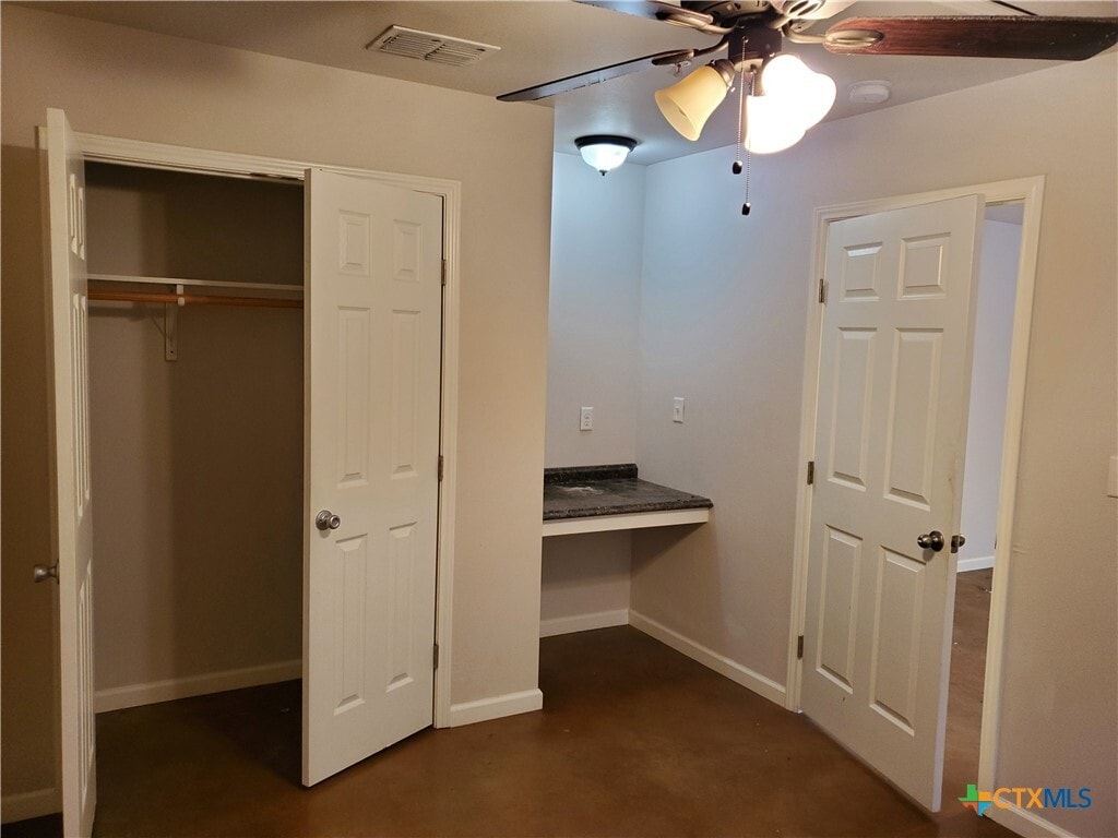 Building Photo - 1037 W Court St