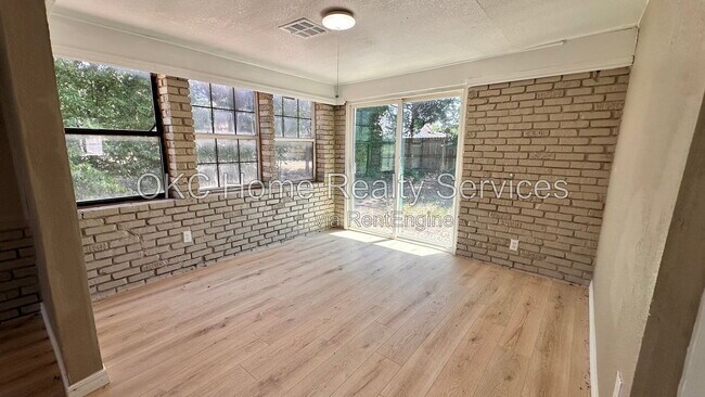 Foto del edificio - 4712 S Blackwelder Ave