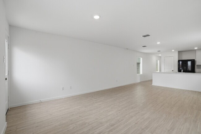 Building Photo - 905 Blue Heron Dr