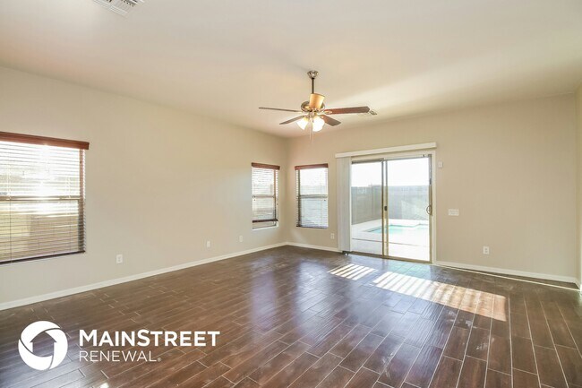 Foto del edificio - 42725 W Martie Lynn Rd