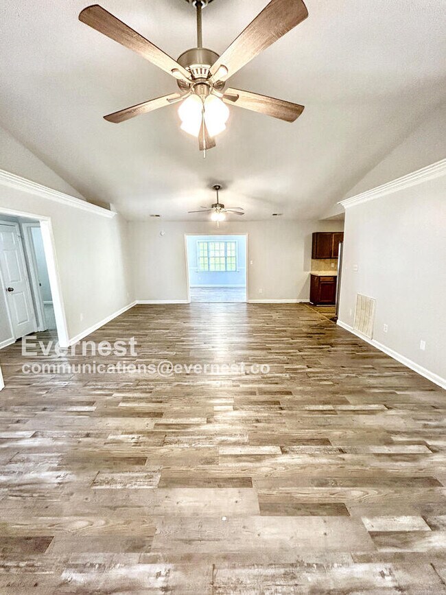 Foto del edificio - Lovely 3-Bedroom Home with Modern Amenitie...