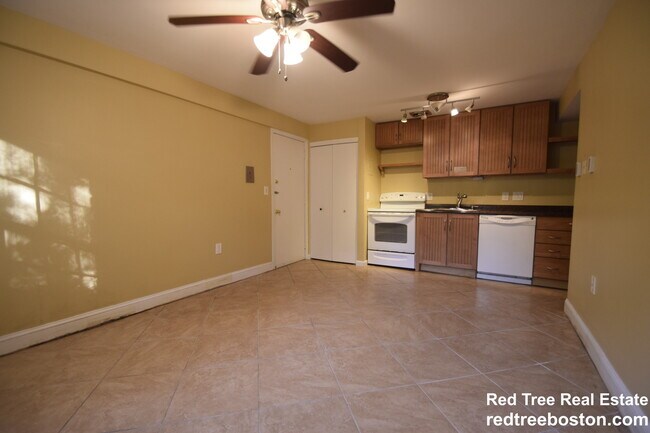 Building Photo - 1 Colonial Village Dr