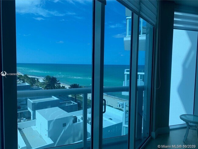 Foto del edificio - 6515 Collins Ave