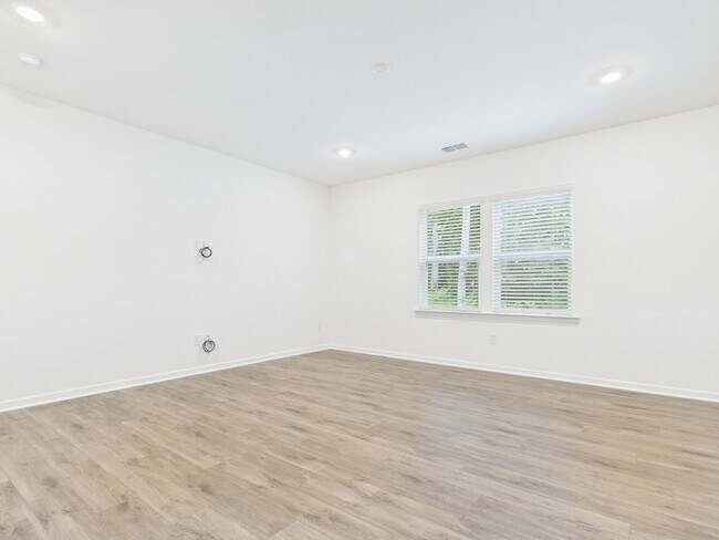 Foto del edificio - 5637 Bay Rock Rd