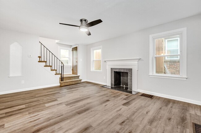 Foto del edificio - Stunning 2 bedroom home in Brookline available now!