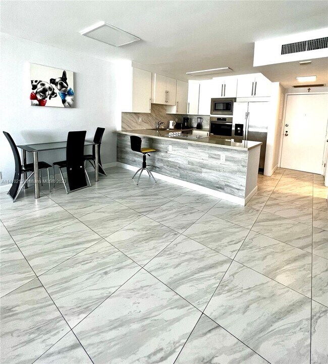 Building Photo - 3725 S Ocean Dr