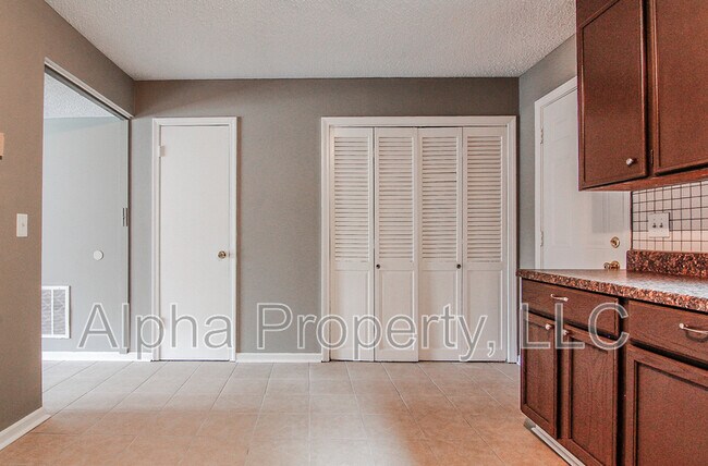 Building Photo - 59 Pine Creek Ct Ext