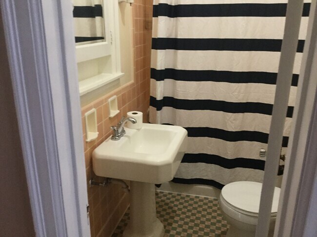 Front bath - 808 W South St