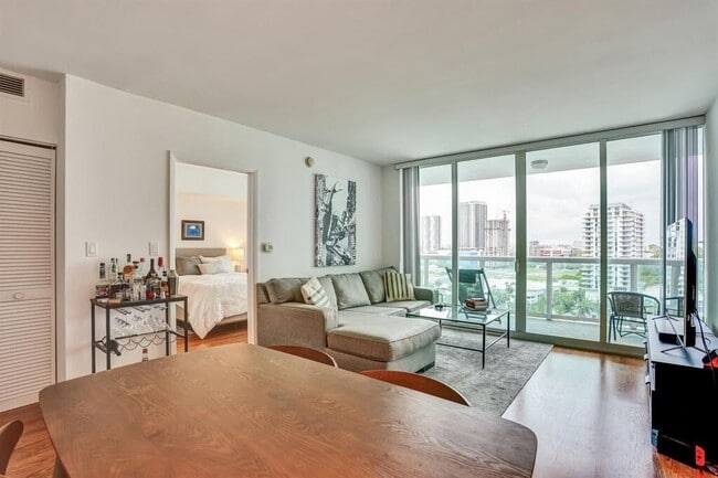 Photo - 1800 N Bayshore Dr Apartment