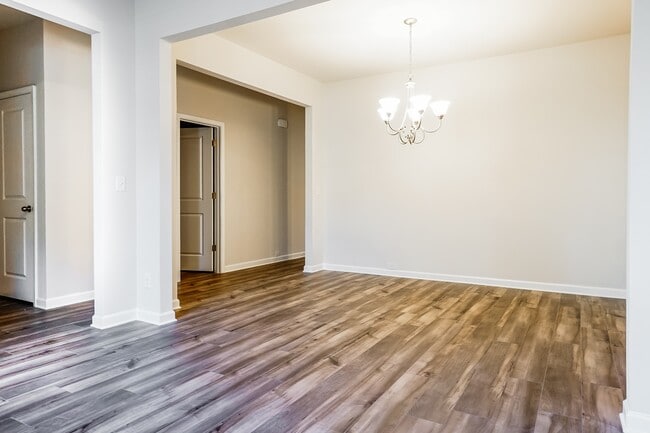 Building Photo - 2833 Saratoga Lake View