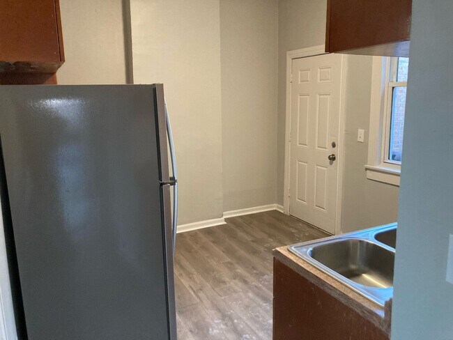 Foto del edificio - 3 Bedroom Unit with a Great Management Com...