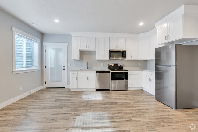 Building Photo - 624 N Hiddleston Dr
